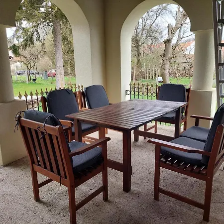 Patak Ueduelohaz Holiday home Nagyvisnyo
